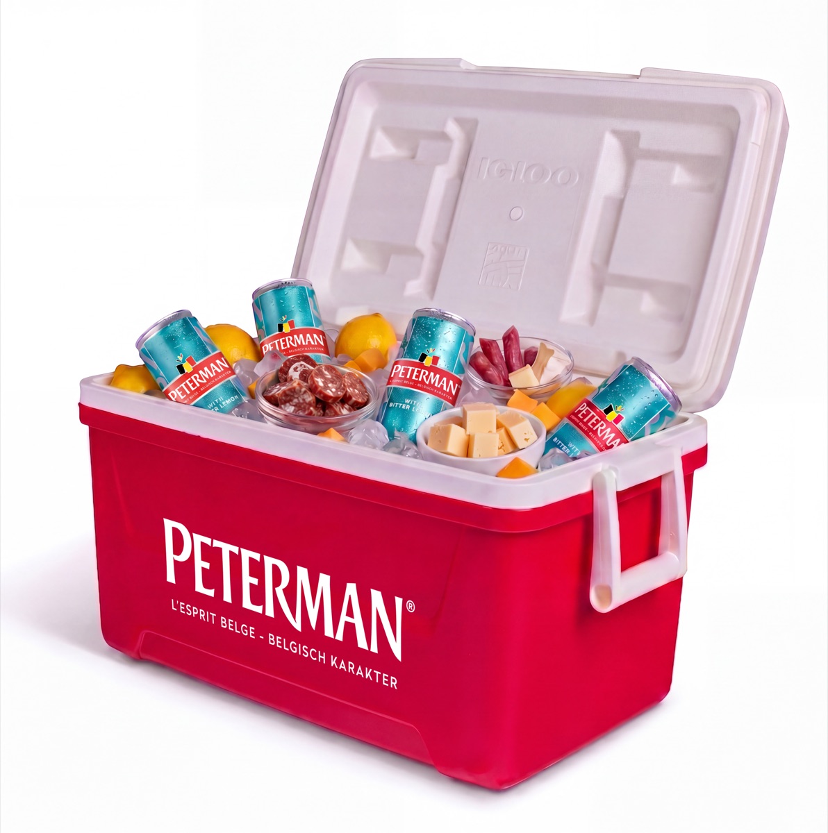 L'apéro à la belge : une glacière Peterman remplie de Bitter Lemon, citrons et snacks